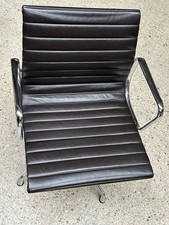 VITRA EA 108 BESUCHERSTUHL