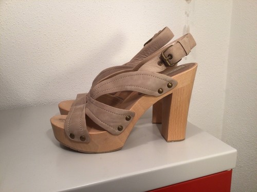 High heel plateau - plateau, holz