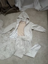 Komplettes Outfit für