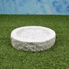 Vogelbad aus Granit in Zylinderform 