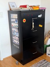 Aktenschrank, Stahlblech, schwarz lackiert mit  vier stabilen Auszügen