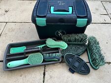 putzkiste pferd, showmaster, dunkelblau/türkis, sehr guter zustand,alle bürsten 