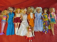 Konvolut 9 Puppen,Barbie,Mattel,Simba,M&S Shillman,und andere,Kleider,alter?