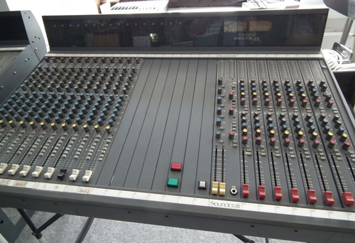 Soundcraft delta analog - 12/8,