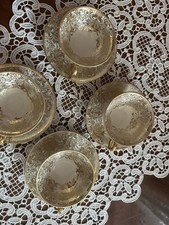 4 Mokkatassen mit Untertassen Elfenbein Golddekor Porzellan Bavaria