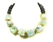 EdelsteinKette aus Lava in Kugelform und Prehnite-Rohsteinen große Nuggets