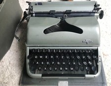 Antike, alte Groma Schreibmaschine Reiseschreibmaschine