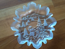 Weihnachtsgebäckteller Waltherglas satinierter Rand, Kind schmückt Baum