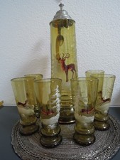 Antike Weinkanne mit Gläsern