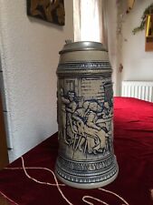 Bierkrug XXL 31 cm hoch Handarbeit  Ca 3 L aus Nachlass Relief Zinndeckel Gerz
