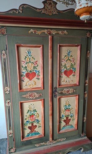 Bauernschrank bemalt alt