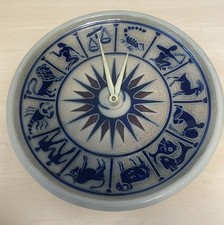 Steingut Uhr mit Salzglasur Durchmesser 30 cm mit Sternbildern bzw. Sternzeichen