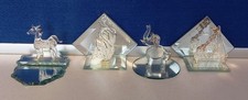 4 hübsche Glasfiguren mit Spiegelplatte