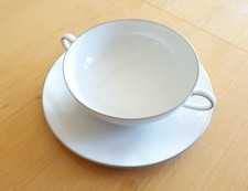 KPM Berlin Suppentasse mit Untertasse Urbino mit Platinrand