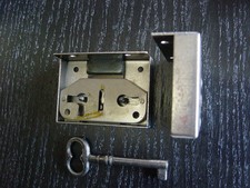 MITTELSCHWERES KASTENSCHLOSS