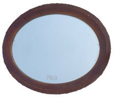 Antiker Spiegel mit Buchstaben