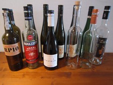 12 verschiedene Flaschen für Saft, Likör , Weinherstellung ... wiederverwendbar