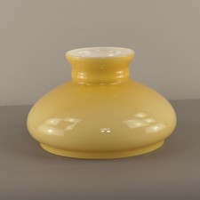 Gelber alter Überfangglas