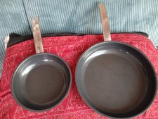 zwei hochwertige antihaft