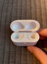 Apple AirPods 4. Generation Ladecase Weiß – ohne Ohrhörer, Original