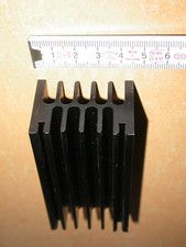 Rippen Kühlkörper 46 x 94 x 33mm Aluminium schwarz eloxiert unbearbeitet L#012