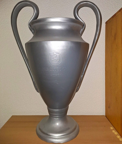 Champions league pokal - champions,