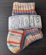 Handgestrickte Socken aus