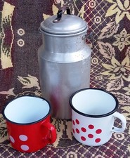 2 x alte Emaille Tasse Becher