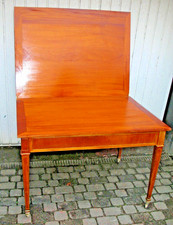 Musealer Verwandlungstisch