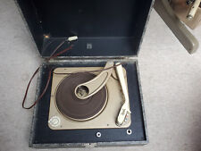 tragbarer alter vintage Plattenspieler im Originalkasten Dual 1003W, 50er Jahre