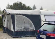 Brand Wohnwagen-Vorzelt