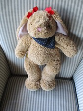 Niedlicher Kuscheltier Hase