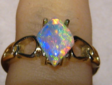 Natürlicher australischer Opalring Edelsteinqualität, massiv 14 k Gelbgold, Helligkeit 5+