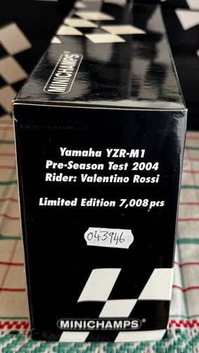 Valentino rossi yamaha yzr - rossi,