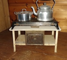 Antiker Puppenherd (sogenannter Gaskocher) mit Backrohr