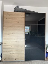 Moderner Kleiderschrank mit