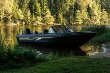 Crestliner Phantom 196 with