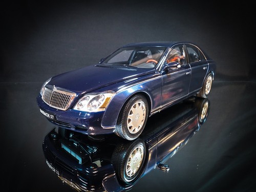Autoart maybach 18 - autoart,