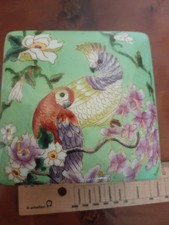 Handbemalte Dose Papagei Kakadu mit Chip Porzellan Keramik Grün Unikat