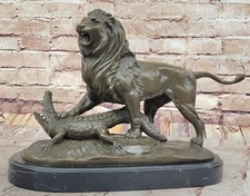 ART DECO LION ATTACKING