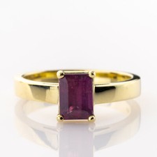585 gold ring with 1.67ct ruby
