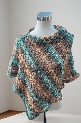 Poncho gehäkelt handarbeit - gehäkelt,