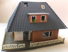Faller B-250: Wohnhaus mit Walmdach - H0, 1:87, Haus, 11x10x8 cm, fertig gebaut