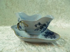 Große alte Sauciere in Blau