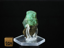 Horizontal versetzter Smaragd