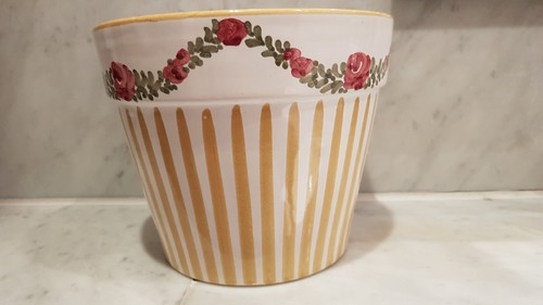 Schöner alter blumenübertopf - schöner,