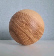 gedrechselte Holzkugel aus