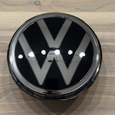 VW Golf 8 R GTI VW Emblem