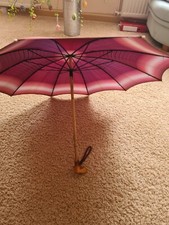 Antiker regenschirm mit - antiker,
