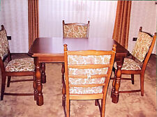 Esszimmertisch - Nussbaum - 120 x 80 cm - ausziehbar - 4  gepolsterten Stühlen 